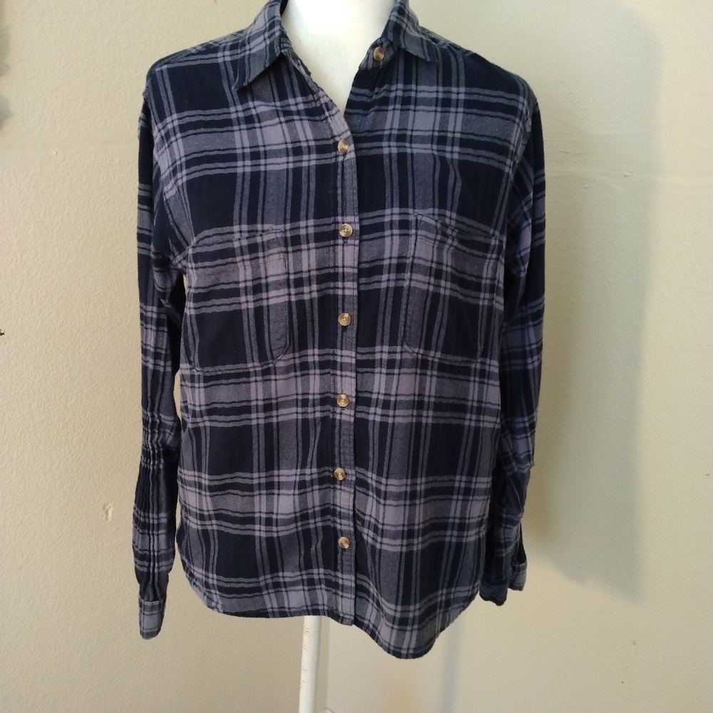 Abercrombie & Fitch Navy and Powder Blue  Plaid 100 % Cotton Shirt Size Small​